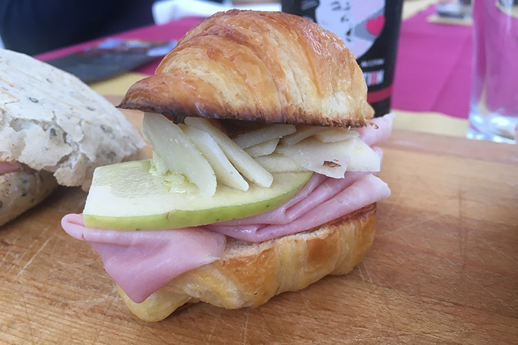 accademia-panino-brioche salata.jpg