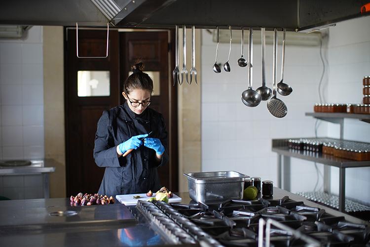 giorlando-Katia Giorlando in laboratorio.jpg