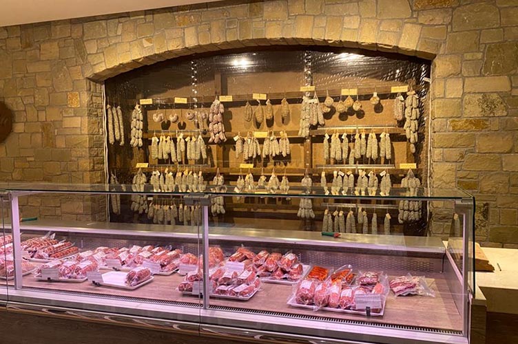 berlingo-banco e salami appesi.jpg