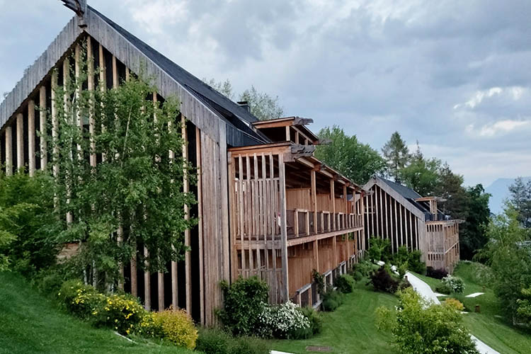 chalet 2.jpg