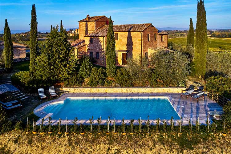 DEI-Agriturismo Ciarliana esterno con piscina copia.jpg