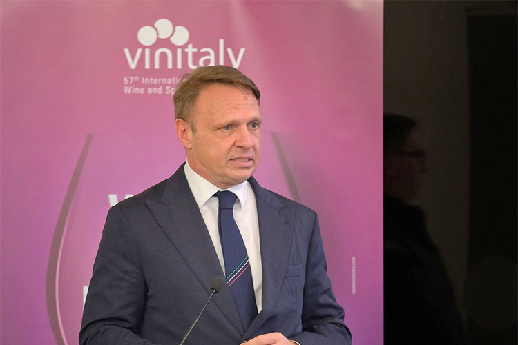 LOLLOBRIGIDA_Vinitaly_2025_Veronafiere_EnneviFoto_DSCF7618 copia.jpg