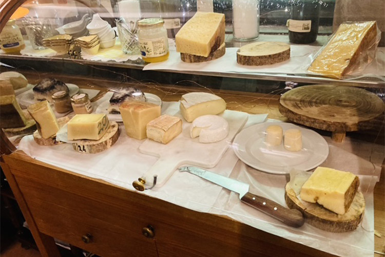 carrello formaggi.jpg