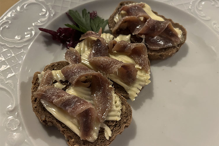 crostini acciughe.jpg