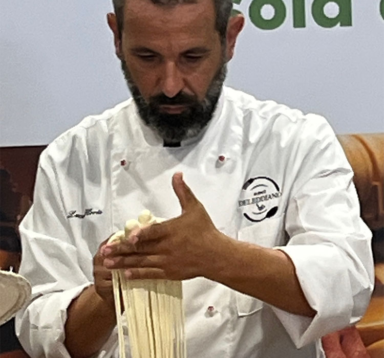 Lo chef Luca Floris copia.jpg