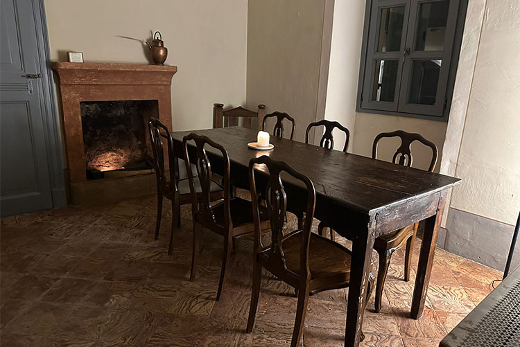 tavolo camino.jpg
