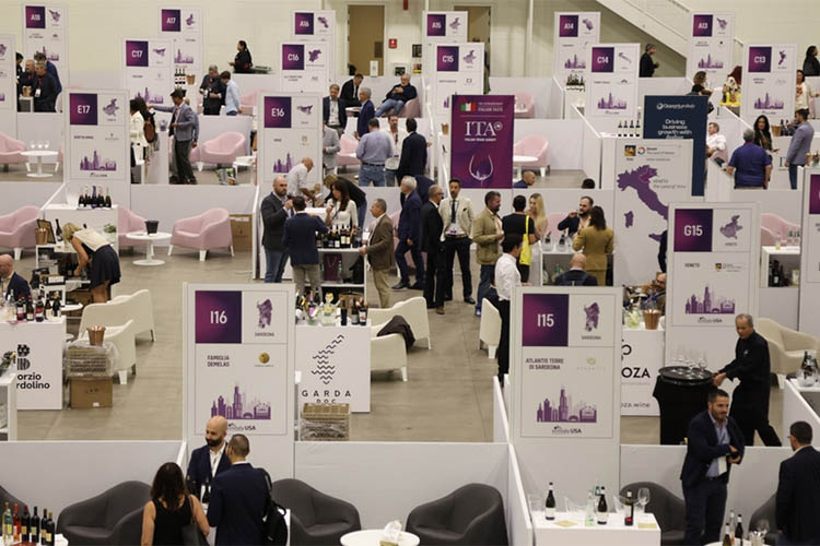 vinitaly usa-stand.jpg