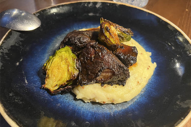 Agnello, patate e cavolini copia.jpg