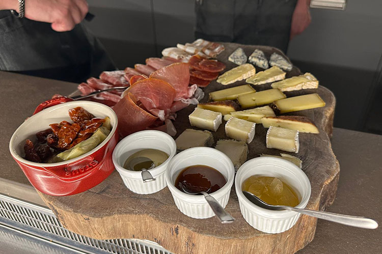 tagliere salumi e formaggi.jpg