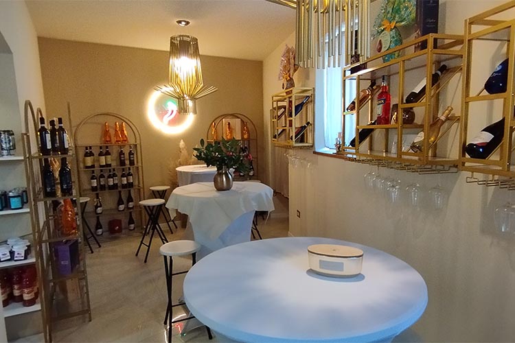 saletta degustazioni copia.jpg