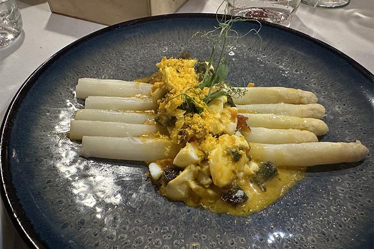 asparagi uova sbriciolate.jpg