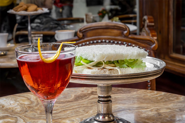 caffe mulassano-tramezzino e vermut.jpg