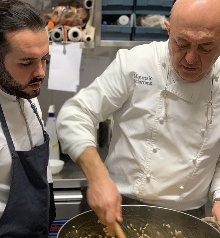 maurizio scarrone e figlio in cucina.jpg