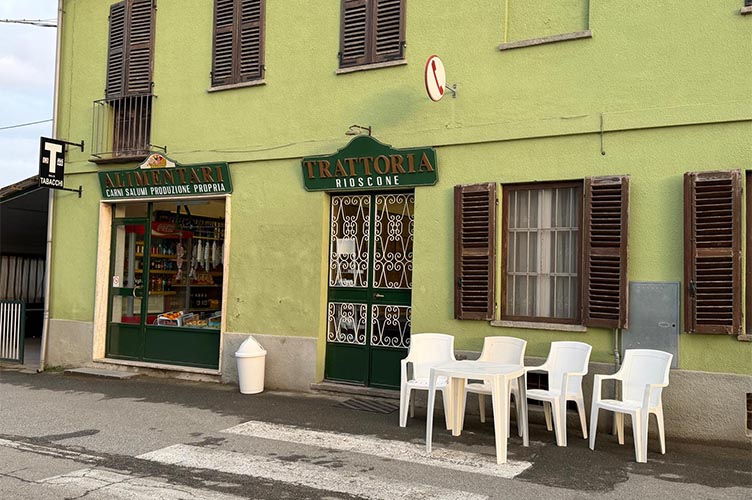trattoria rioscono esterno.jpg