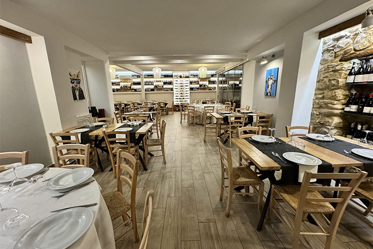 Trattoria La Carrubba interni copia.jpg