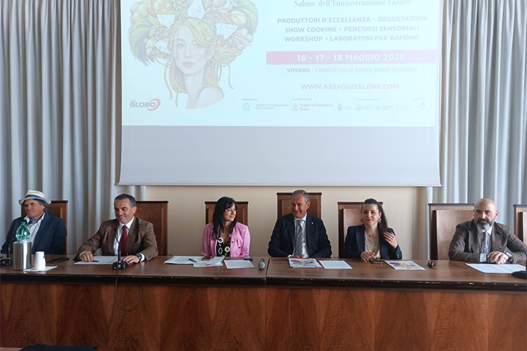 conferenza stampa copia.jpg