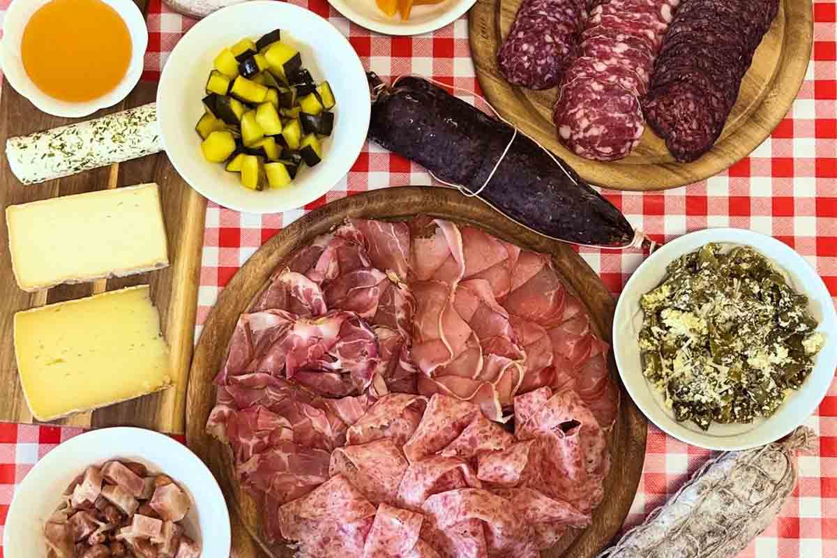 tavola imbandita.jpg