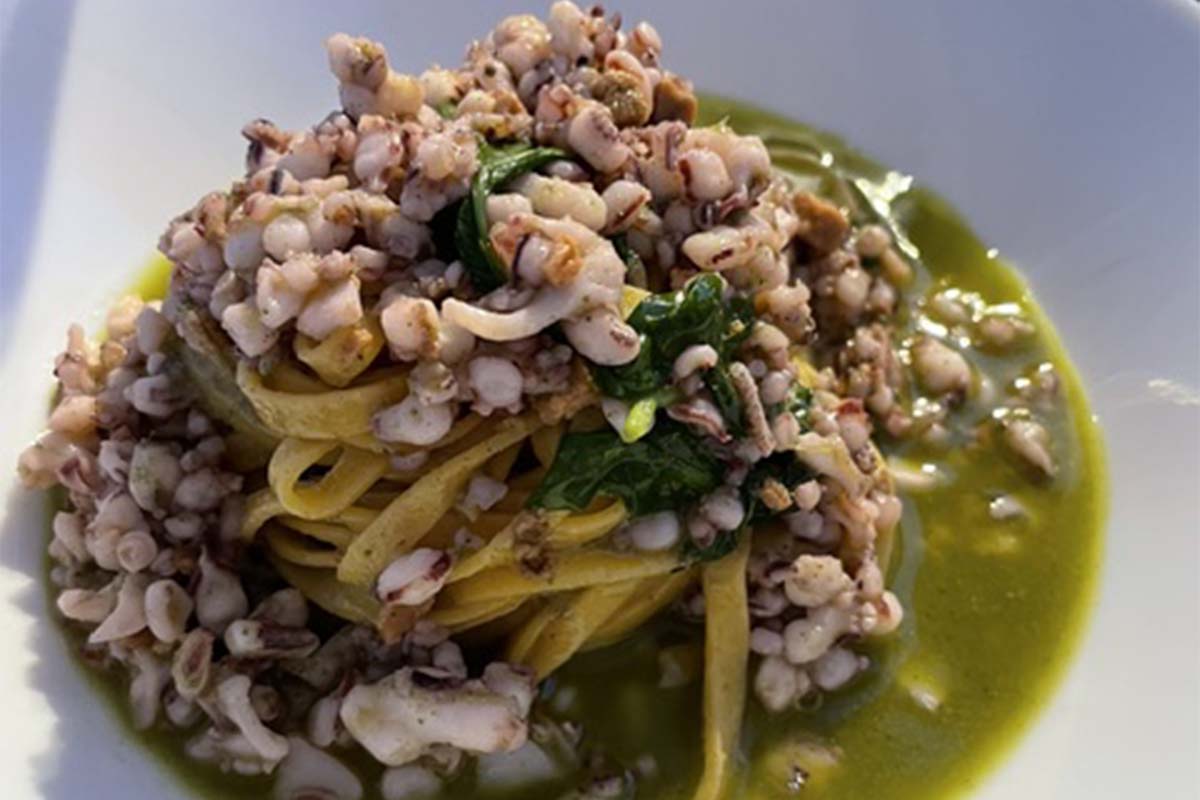 tagliolini 40 tuorli ragù di calamari e basilico.jpg