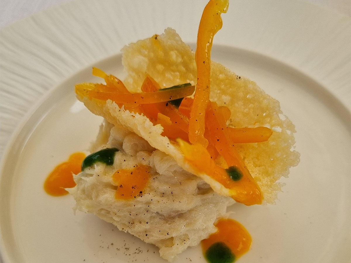 Baccalà islandese mantecato, pomodori gialli, basilico  e chips di parmigiano copia.jpg