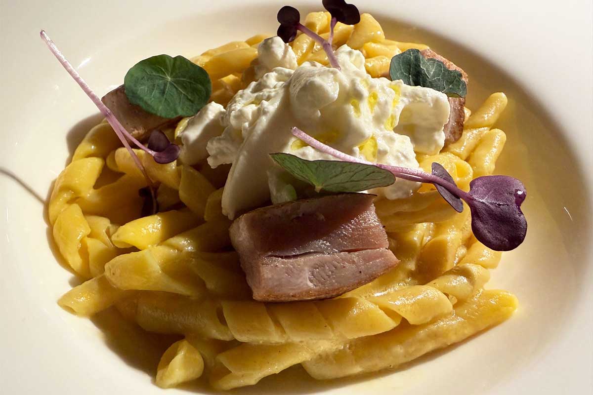 carbonara di Costiera con stracciatella e tonno fumé al pepe bianco.jpg
