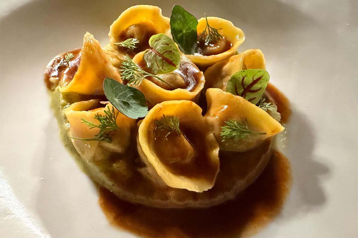 tortellini al pulled pork, zucchine alla scapece, menta e ristretto copia.jpg