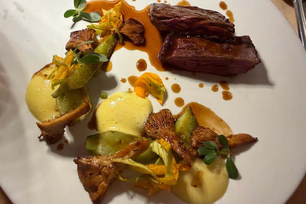 diaframma alla brace con salsa bernese e zucchine trombetta.jpg