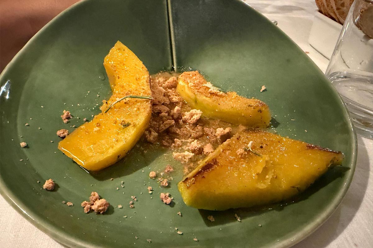 zucca al fumo con beurre blanc, elicriso e amaretto.jpg