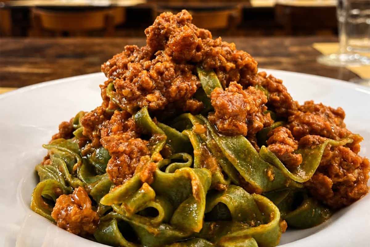 tagliatelle verdi ragu.jpg