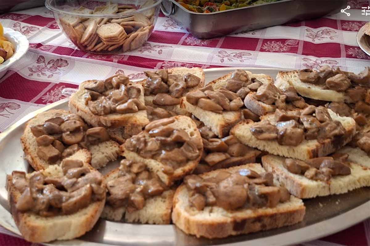 Sante Marie bruschette funghi.jpg